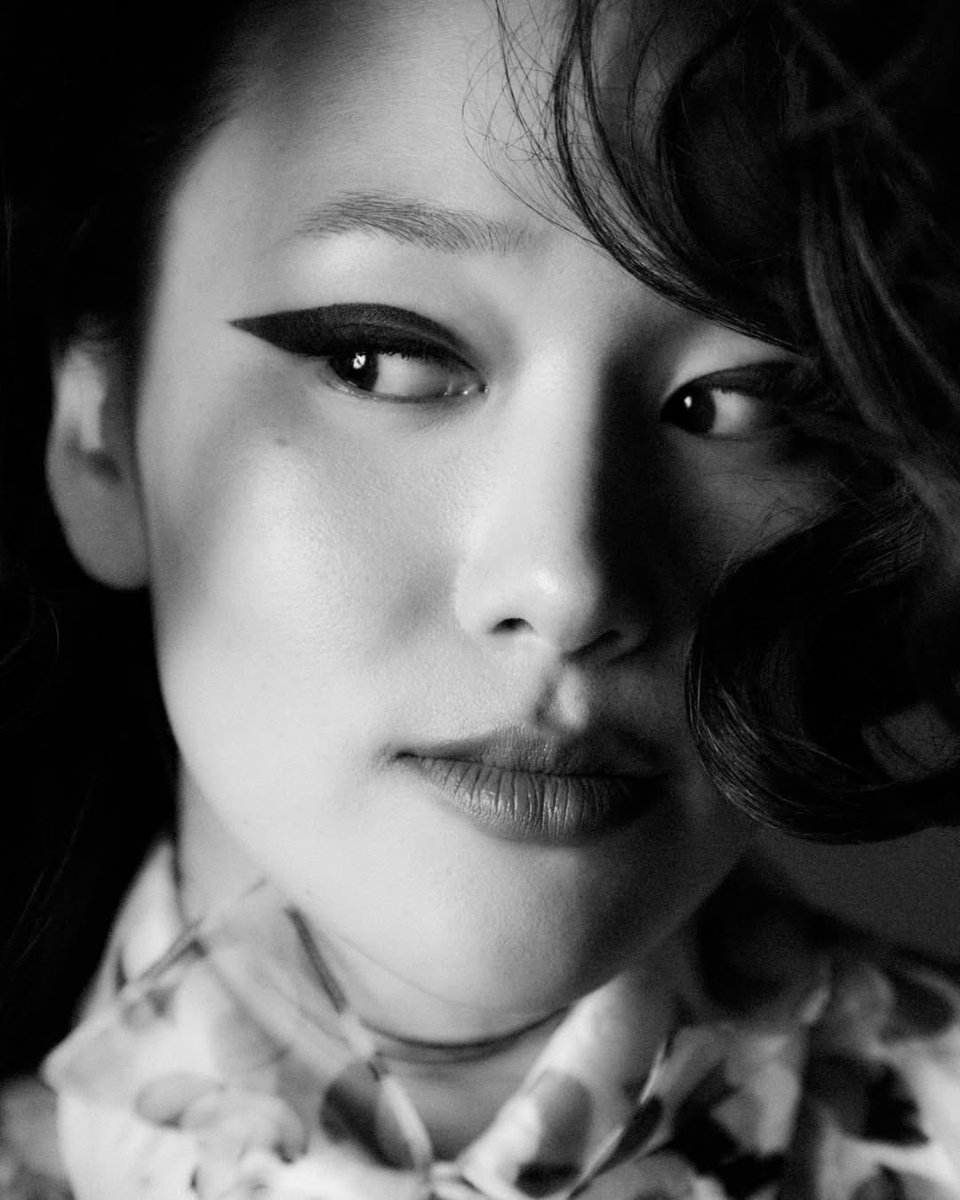 yerinhasource's tweet photo. “She [Yerin Ha] called her agent immediately when she heard Greta Lee was attached to direct an adaptation of Monika Kim’s novel The Eyes Are the Best Part, hoping to at least look at a script.” https://t.co/BRyHZwGXqy