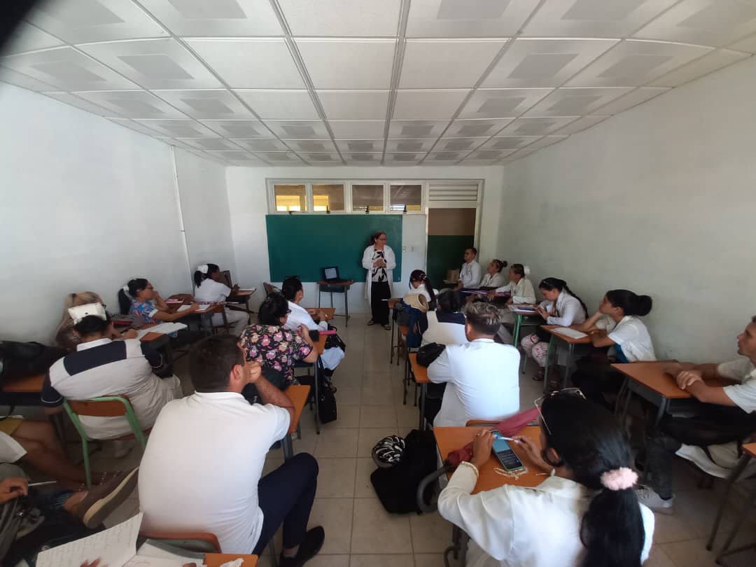 Capacitación impartida a los GBT del municipio impartida por la Directora del Centro de higiene.