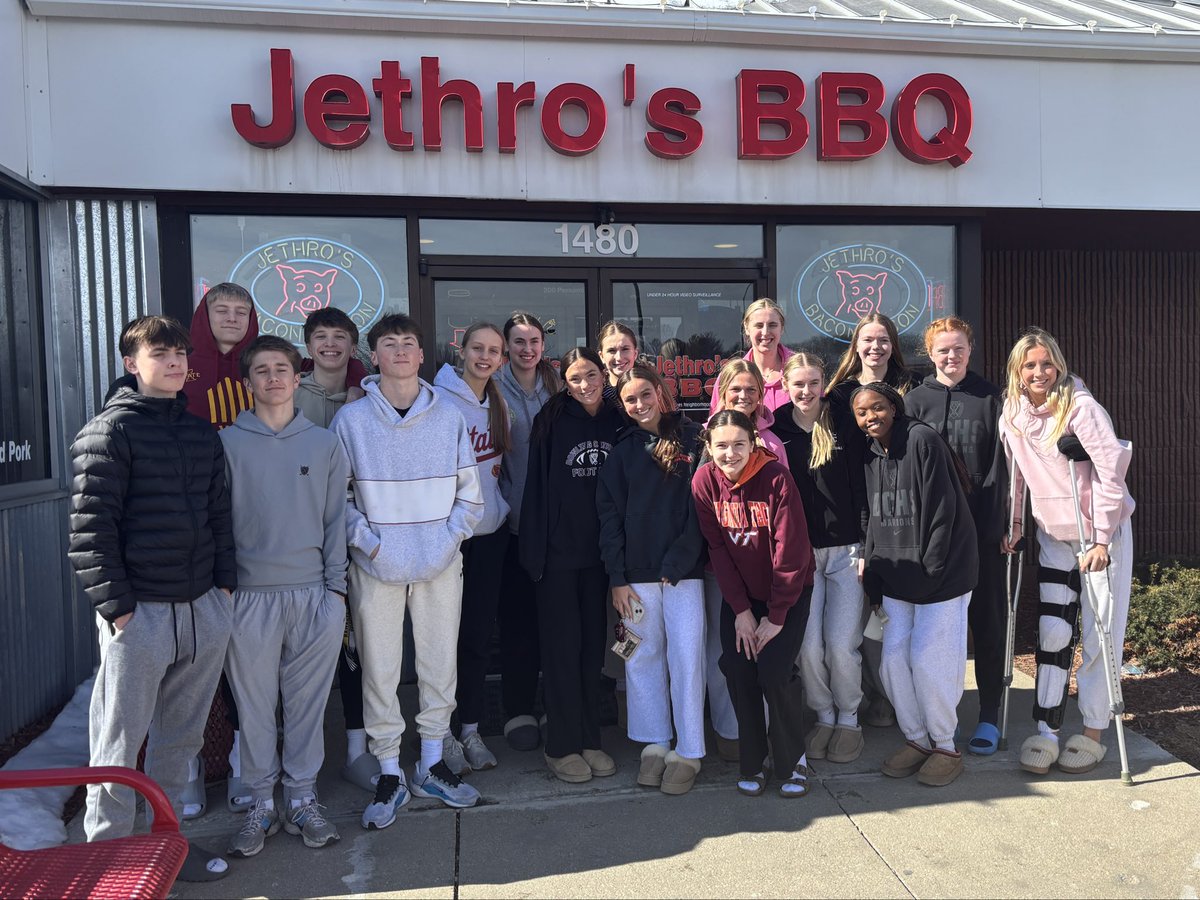dchsgbb's tweet photo. A big thank you to @jethrosbbqdsm (on 22nd St. in WDM) for hosting our team brunch today! We appreciate you supporting our team as we prepare for state! A thank you to our scout team guys as well for pushing us in practice! https://t.co/DjBSolGf4D