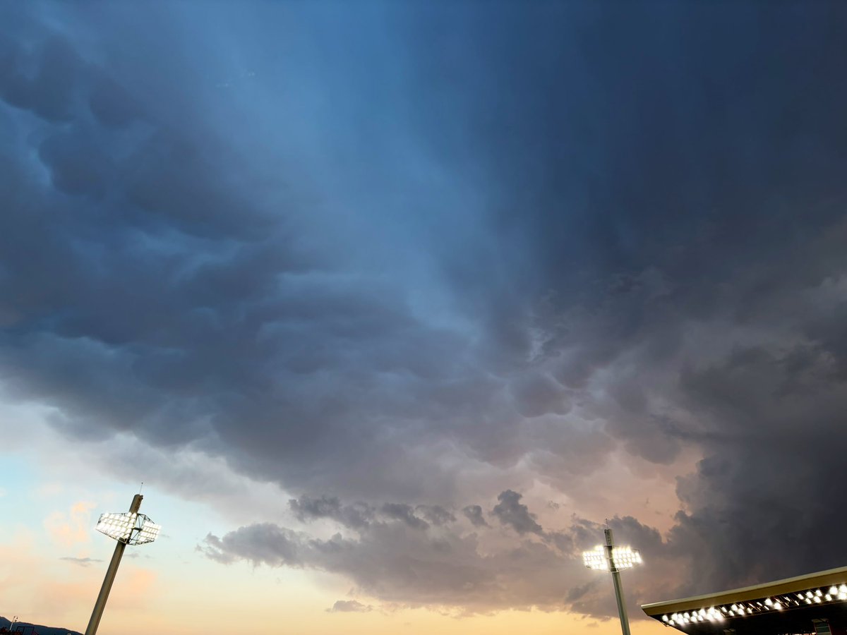 tiempo en Granada tweet media