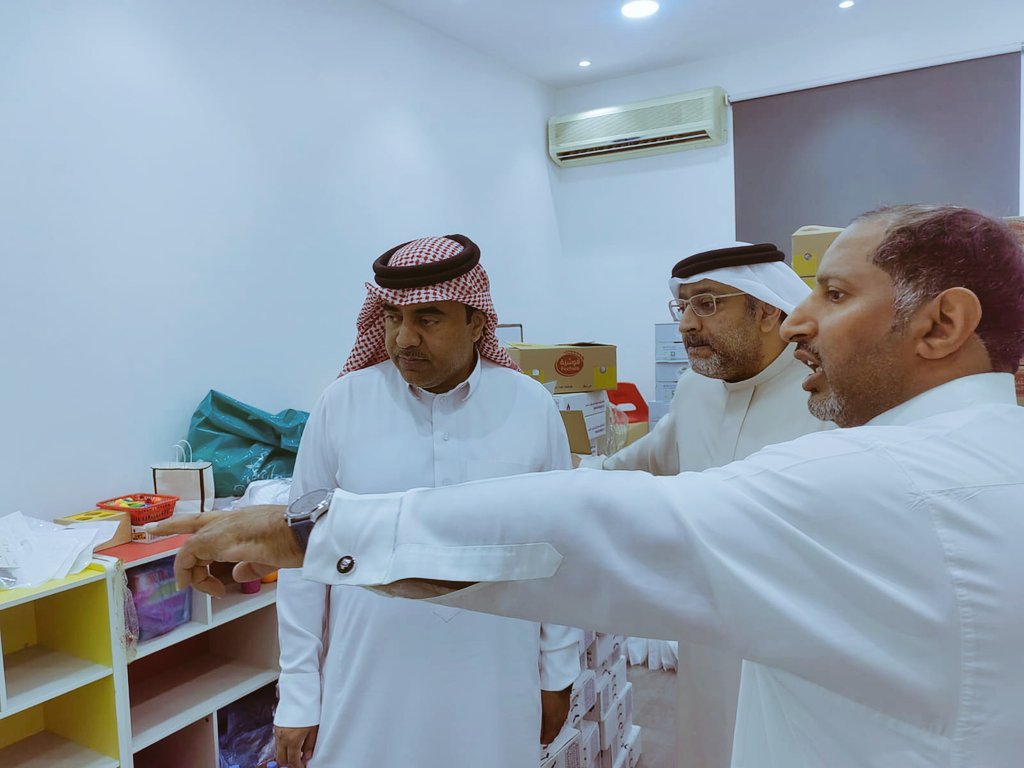 تشرفنا بحضور الأستاذ عبدالله بن سعد الوحيمد ممثل شركة الثليم القابضة وذلك لشراكتهم الرئيسية للمشروع وبرفقة الأستاذ خالد بن فهد الشدي رئيس جمعية العيون التطوعية للوقوف على جاهزية مشروع #تزوّد الإفطار المتجول وكان في استقبالهم الأستاذ سالم بن يوسف المرشد رئيس الفريق