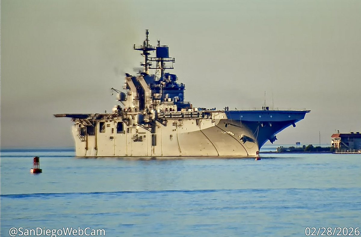 WarshipCam tweet media