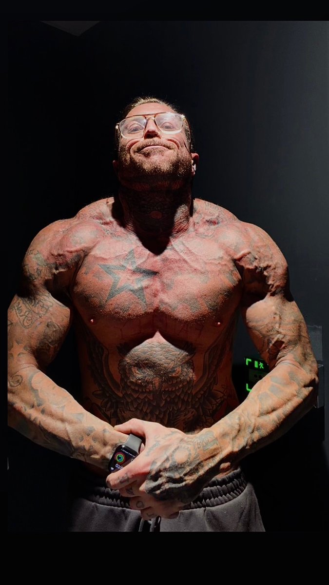 Dad bod 2026. 
#dad #dadbod #gym #fitness #menshealth #2026