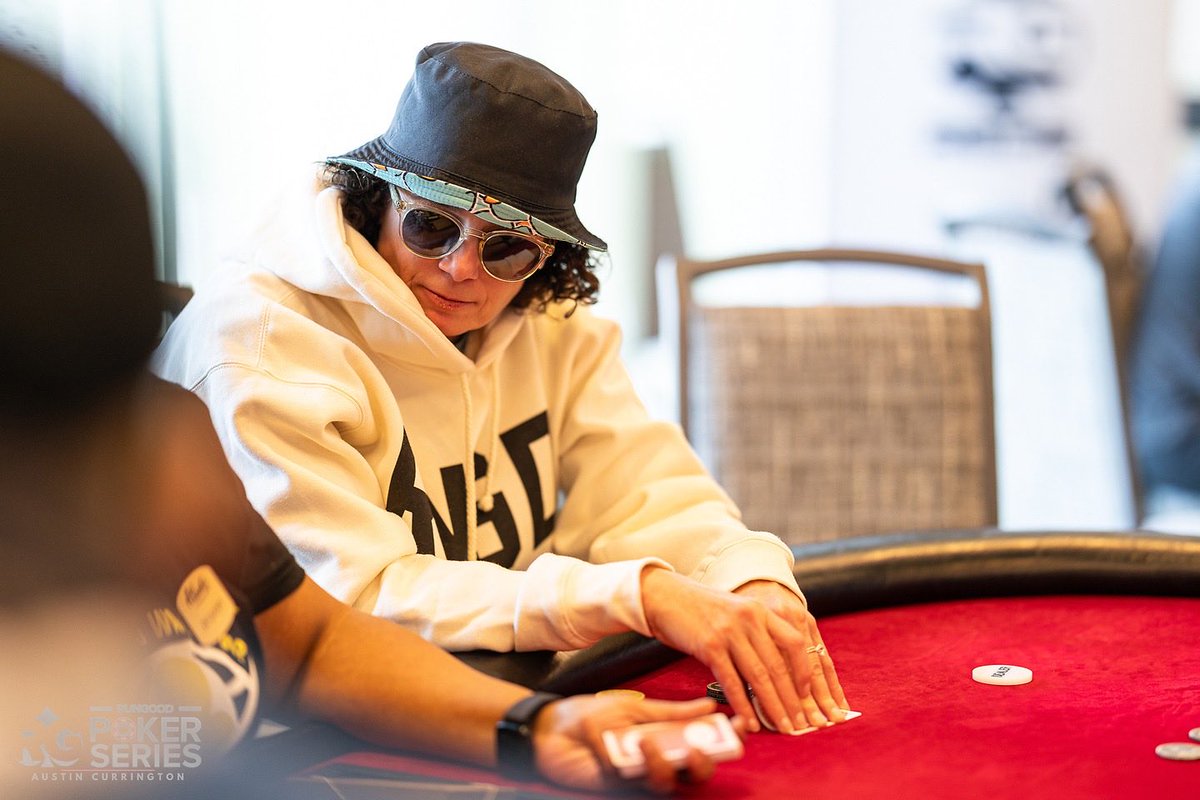 8131 Media tweet media