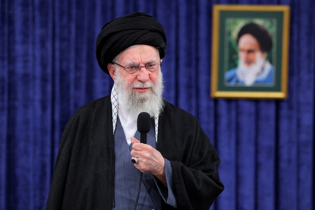 RealTimeUSA17's tweet photo. 🚨🇮🇷🇮🇱 ISRAEL REPORTS KILLING OF IRAN’S SUPREME LEADER

A senior Israeli official says Ayatollah Ali Khamenei was killed in joint U.S.-Israeli strikes on Iran.

No confirmation yet from Iranian authorities.

Source: Reuters https://t.co/0J2rjSAmqO