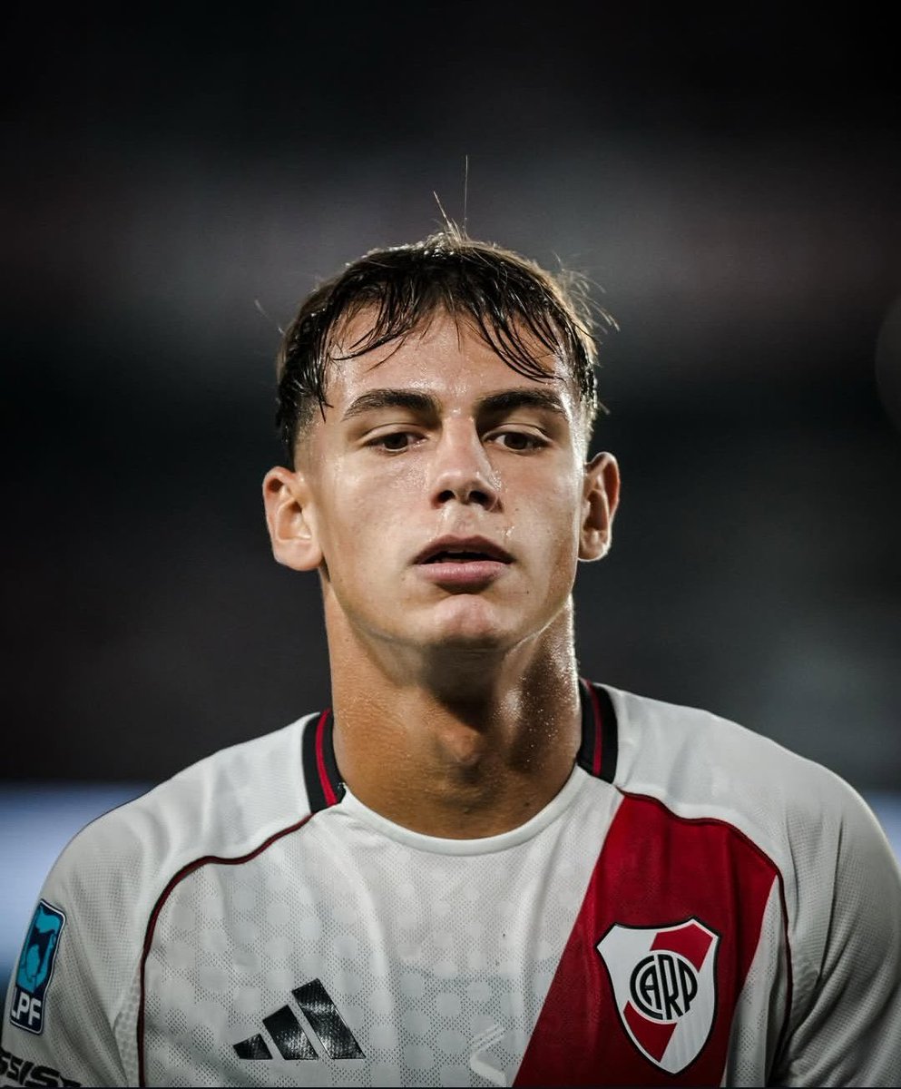 🚨Freitas, con tan solo 19 años, se convierte en el PRIMER JUGADOR de 18 años en llegar a los 5 G/A a los 17 años

y todo esto con 16 años 🤯