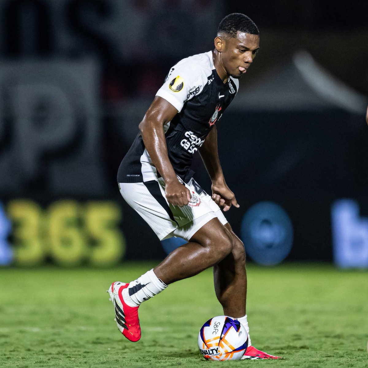 SofascoreBR's tweet photo. André (19 anos) pelo @Corinthians:

⚔️ 23 jogos (9 titular)
⚽️ 4 gols
💪 54% eficiência nos duelos
💨 20 dribles certos
🆚 37 desarmes (!)
🦾 57 bolas recuperadas
👊 27 faltas sofridas (!)
💯 Nota Sofascore 6.80

🇧🇷👀 https://t.co/dxEOpsi3gC