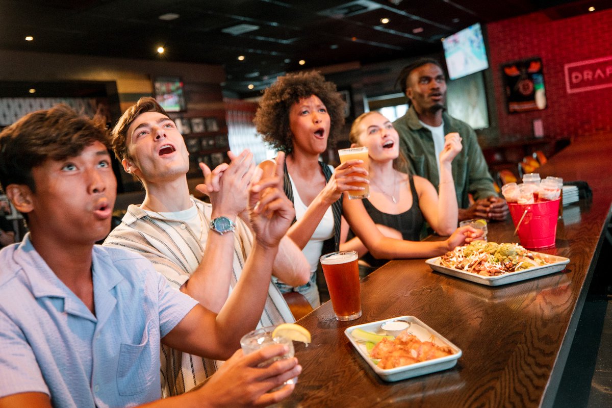 bellavacation's tweet image. Spring Break, March Madness, and St. Patrick's celebrations take over Kings Orlando. Stay close to the action at Bella Vida Vacation Homes this March. #BellaVidaHomes #SpringBreak #OrlandoSpring