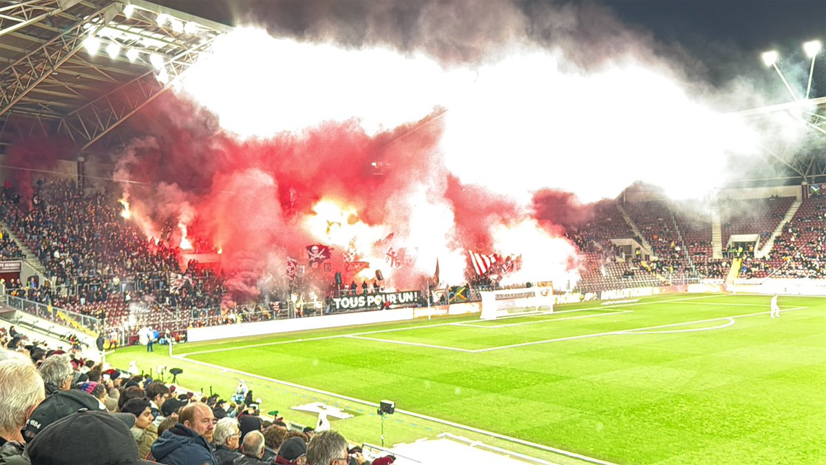 GrenAvery's tweet photo. 𝗨𝗡 𝗣𝗢𝗨𝗥 𝗧𝗢𝗨𝗦

𝗧𝗢𝗨𝗦 𝗣𝗢𝗨𝗥 𝗨𝗡!

Ultras Liberi!

📸: @guizmo985 

PS: Prenez vos billets en Est pour Zurich. 🥶 https://t.co/HeptkFeF3V