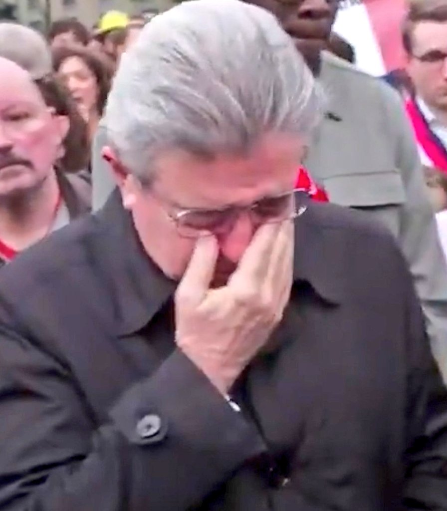 dictavenir's tweet photo. 🔴 ALERTE - Jean-Luc Mélenchon adresse ses plus sincères condoléances à la famille de l'ayatollah Khamenei. https://t.co/TSi1iAIwyE