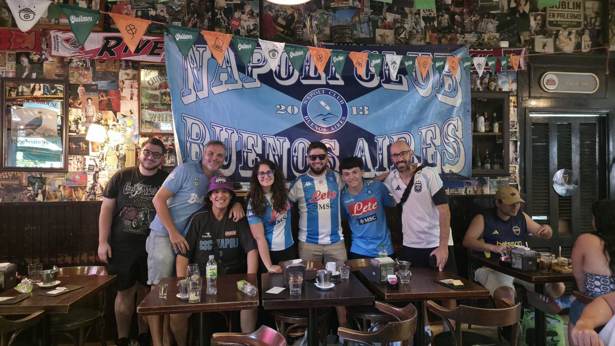 eeeee Giulietta se la comeee 🙊💙
en el @irishpub_sullivans
<a href="/sscnapoliES/">Oficial SSC Napoli</a>
#VeronaNapoli
#ForzaNapoliSempre
#LocuraPartenopea
#napoliclubbuenosaires