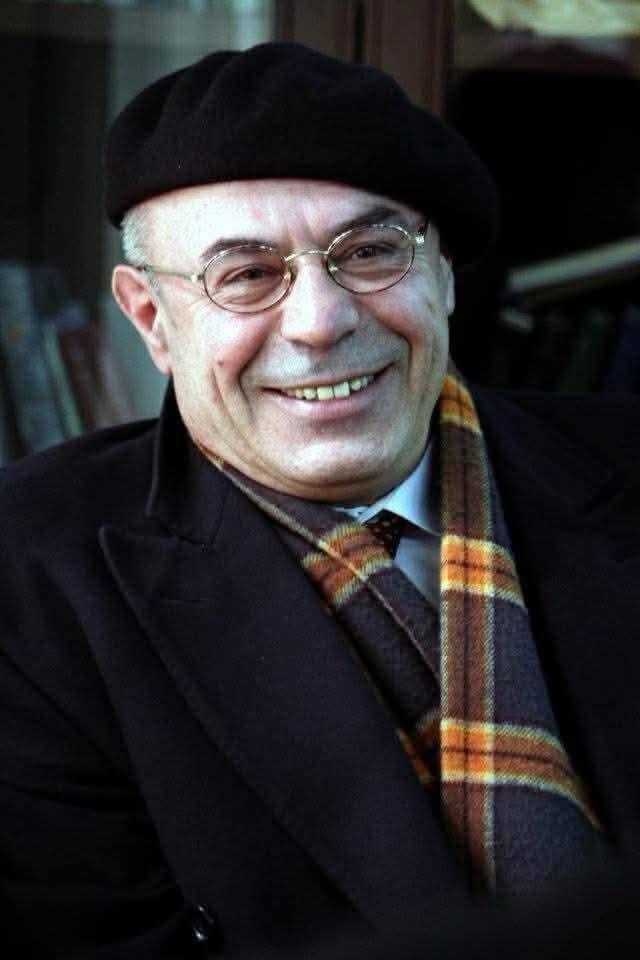 PENa_kurd's tweet photo. "Bi tenê nehêlin"
Peyama Sersaxiyê ji Navenda "PENa Kurd" ve
Ji bo xatirxwestina yekcarî ya nivîskar û ronakbîrê mezin (Dr. Refîq Sabir)
"بە تەنیا جێی مەهێڵن"
پرسەنامەیەک لە ناوەندی ''پێنی کورد''ـەوە
بۆ ماڵئاوایی یەکجاریی شاعیر و بیرمەندی گەورە (د. ڕەفیق سابیر) https://t.co/6HqkGavmju
