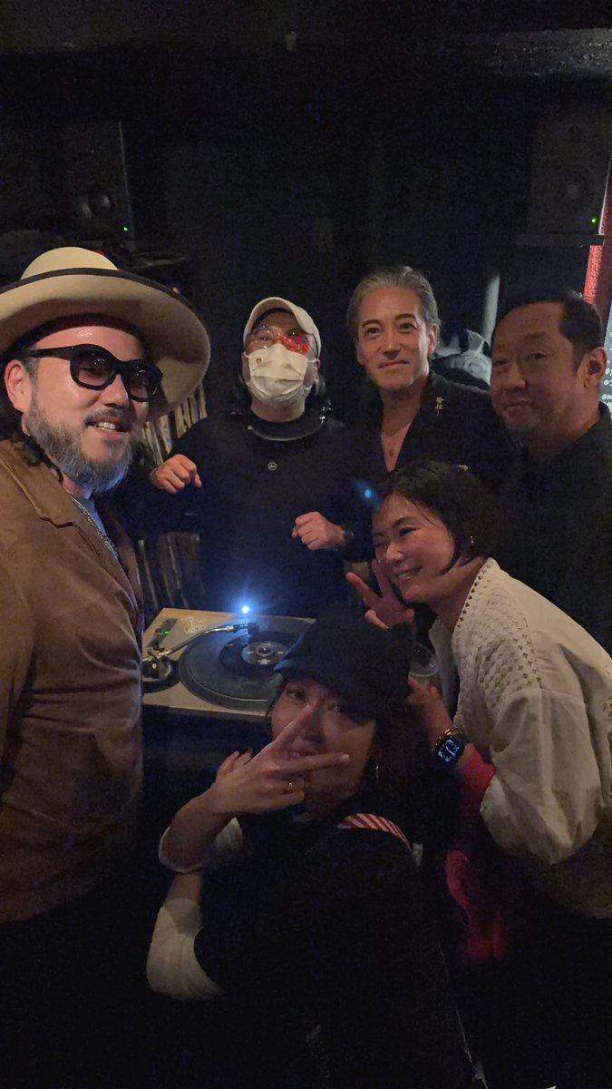 otani_ldk's tweet photo. 幡ヶ谷SCUBA20周年おめでとうございます!
高宮永徹、須永辰雄、ソイルSHACHOとパチリ
#大谷秀政 #高宮永徹 #須永辰雄 #SHACHO https://t.co/dIThvTQthU