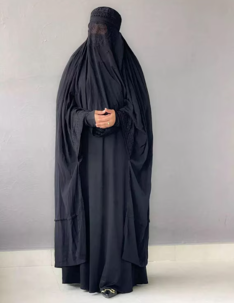 Verónica Alcocer y su séquito de maquilladores y bailarines preparan viaje a Teherán para asistir a las exequias del ayatolá Jamenei