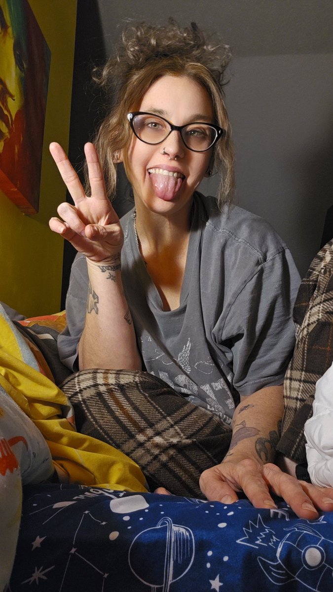 ToplessCannaKitty😽💨✌💚 tweet media