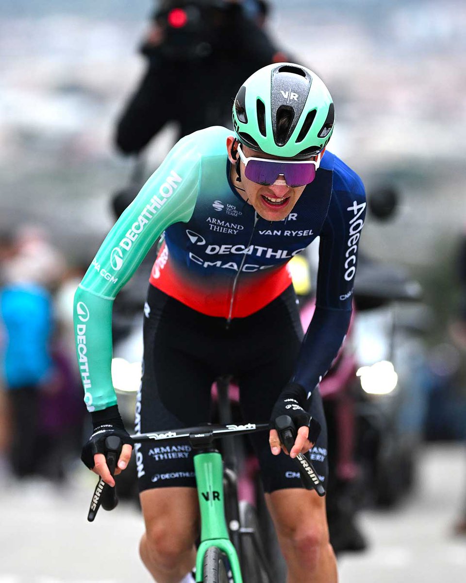 Journée de rêve.

Gagner ma première course en France, qui plus est ici, le jour de l’anniversaire de mon père, me rend fier.

Merci à toute l’équipe <a href="/decathloncmacgm/">DECATHLON CMA CGM TEAM</a> et pour votre soutien. On continue 💪

📸 @gettysport - KBLB