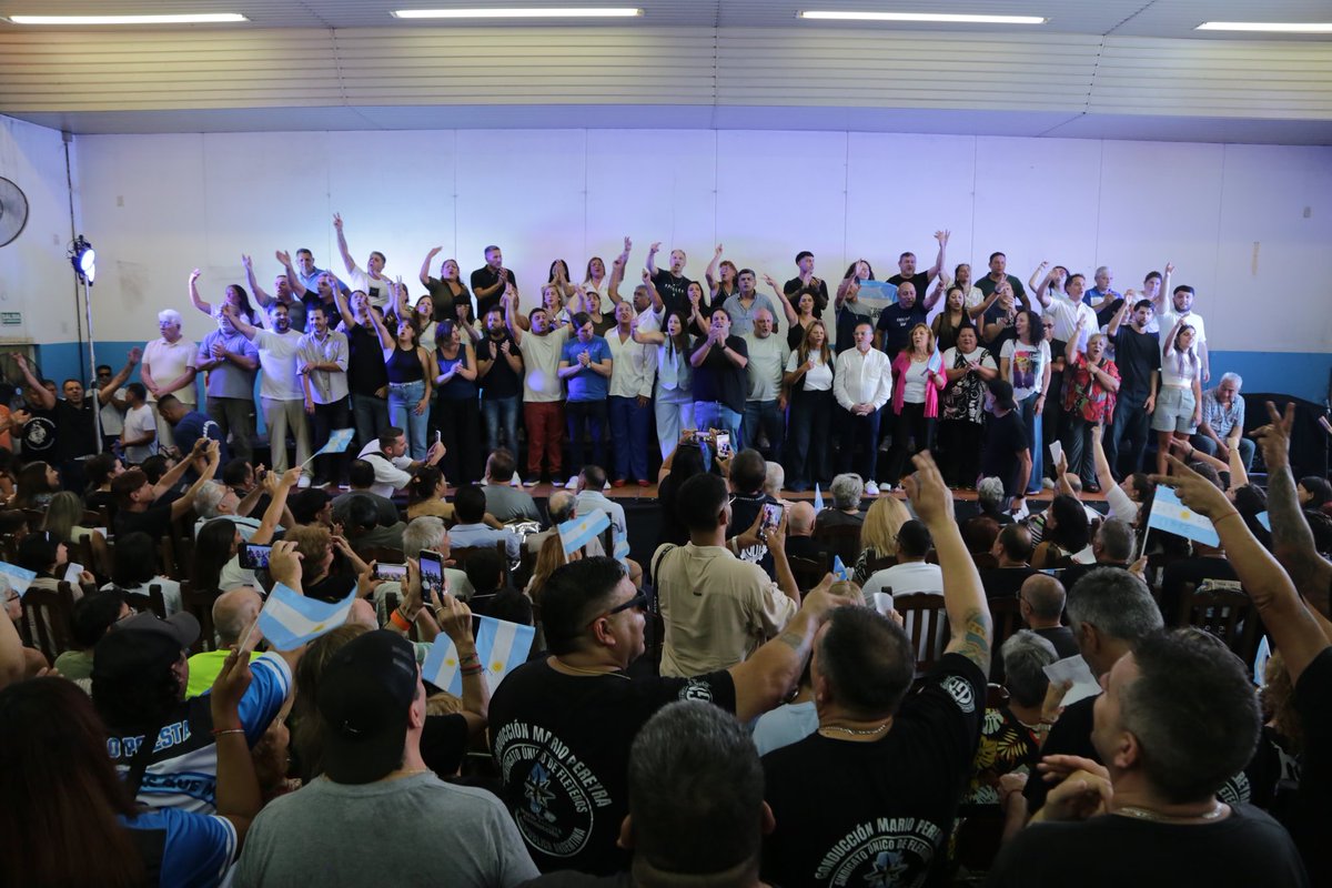 JDebandi's tweet photo. Prometimos un Partido abierto, militante y de pie. Y cumplimos. Pero hoy la realidad nos exige un paso más. No podemos mirar para otro lado mientras el gobierno de Milei desmantela el país y retrocede en derechos que creíamos conquistados. https://t.co/cIOeIXMV3U