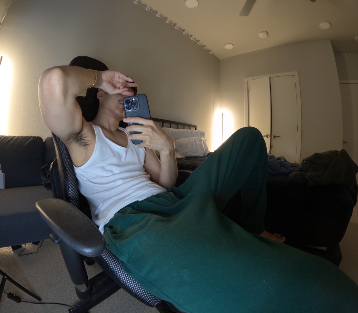 HXZX 🦖 tweet media