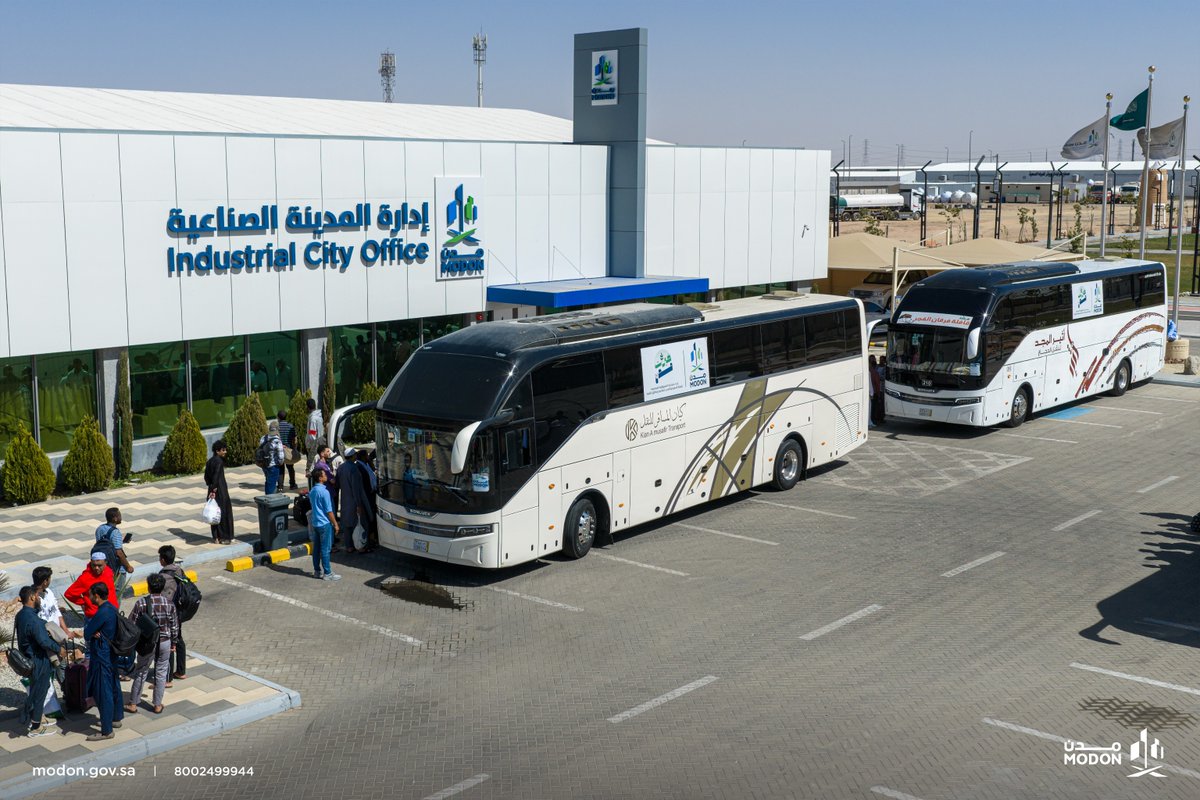 modon_ksa's tweet photo. 📸 رحلة إيمان تبدأ بالدعاء وتنتهي بالطمأنينة
انطلاق قافلة المعتمرين من العاملين بالمدينة الصناعية بحائل إلى مكة المكرمة ضمن مبادرة #خيرات_مدن، في أجواءٍ مفعمة بالسكينة والرجاء https://t.co/lwStFpgN9g