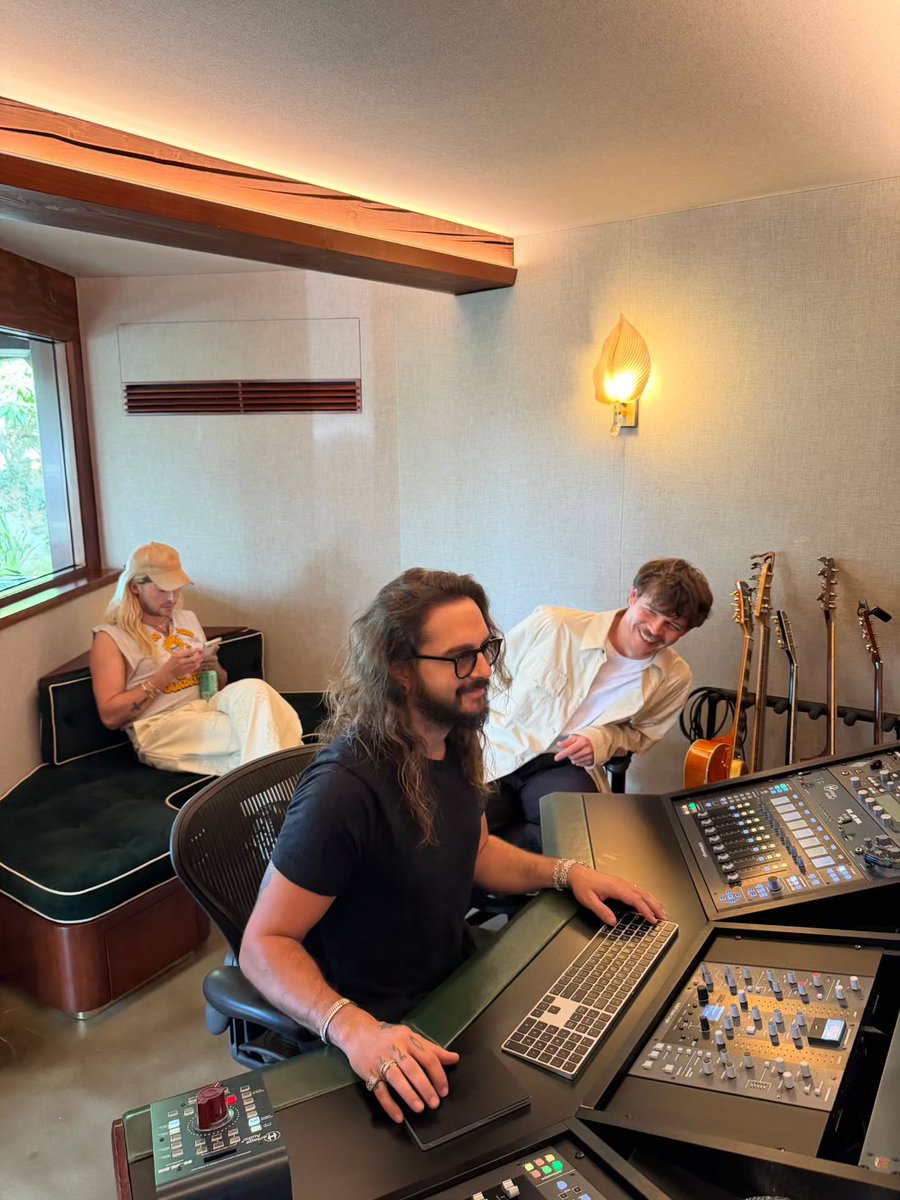 Tokio Hotel in LA ✨️
02/2026
#TokioHotel #BillKaulitz #TomKaulitz #GustavSchäfer #GeorgListing