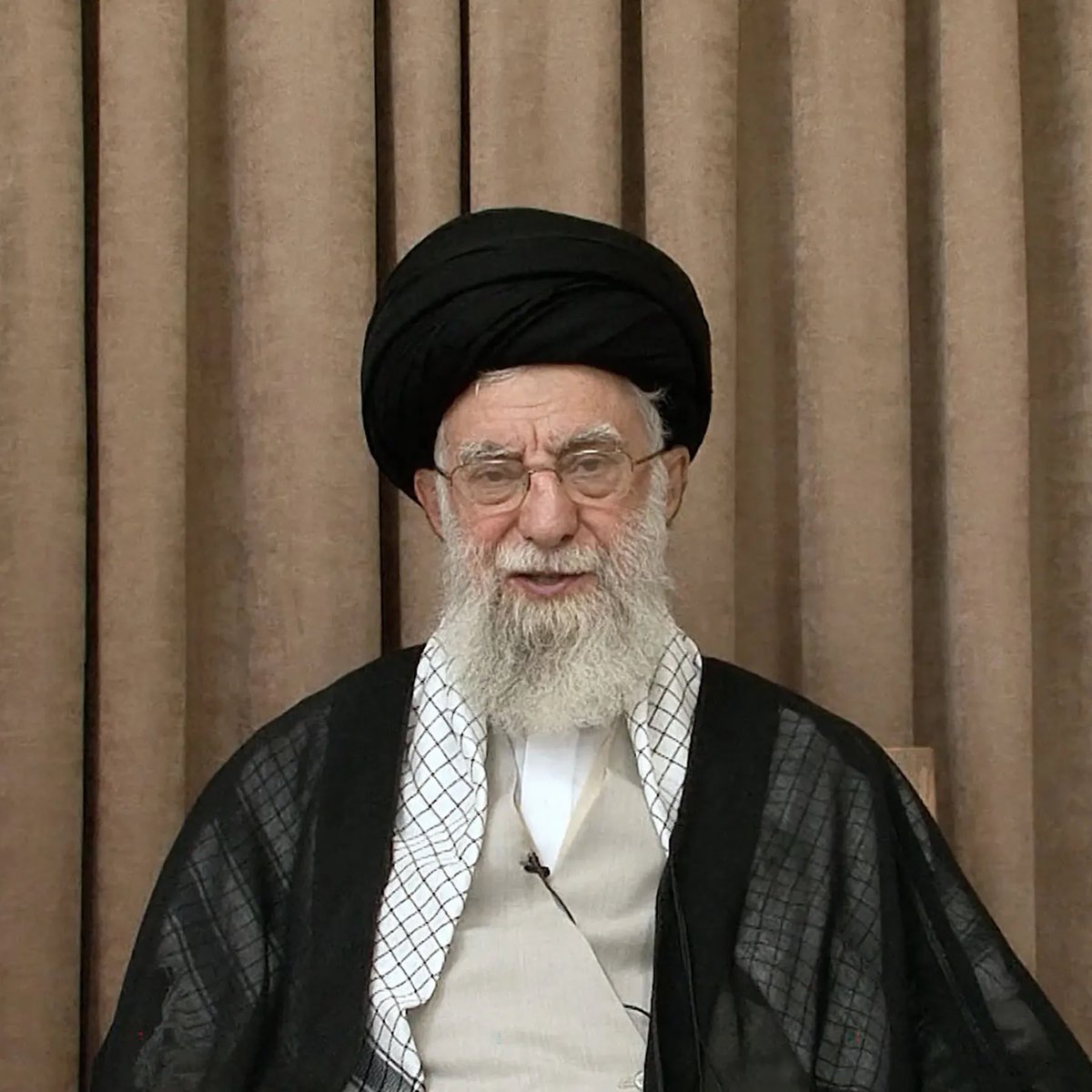 dicktutun's tweet photo. کشتی که زنده بمانی، کشته شدی و ایران زنده شد.
#جاویدشاه https://t.co/o2O0bZjJKw