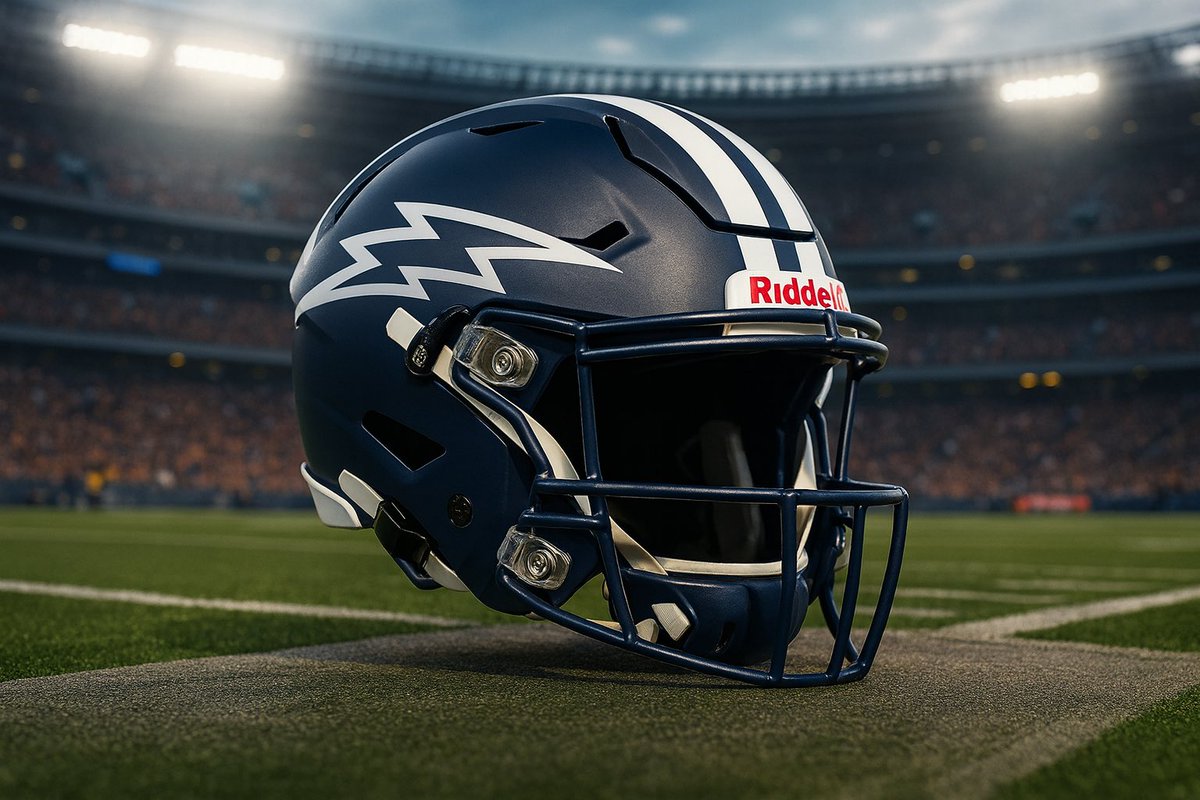 CoachBraz's tweet photo. Official new helmet design. 
Thoughts?  #wisfb https://t.co/kSA0eASrGa