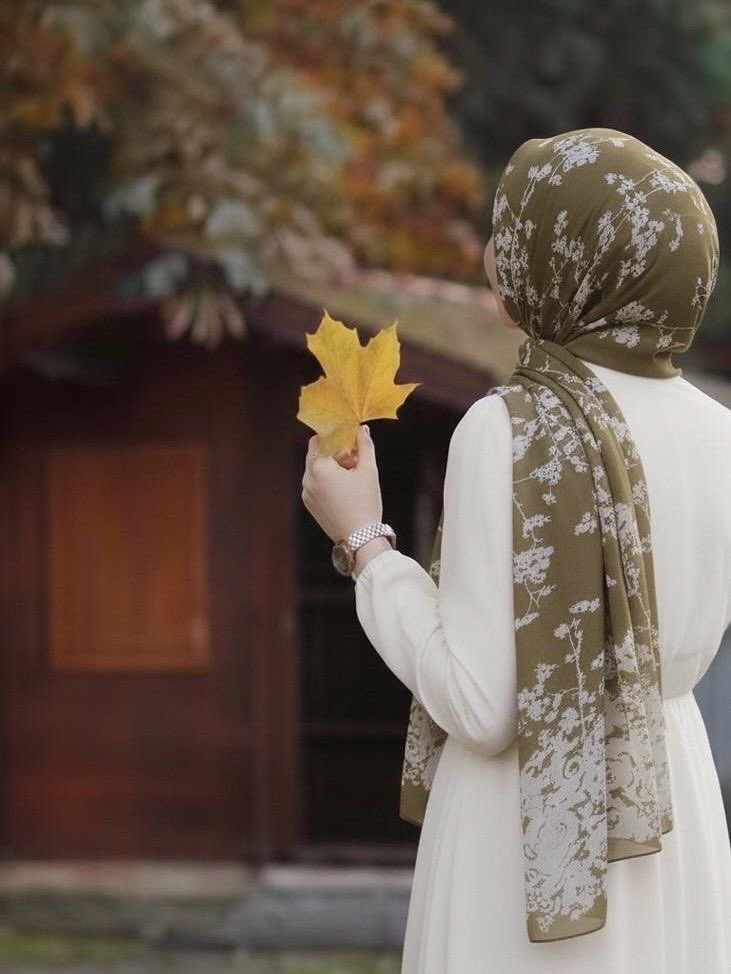 Ömür böyledir işte; Safâ ile Merve arasında koşan bir Hâcer gibi, kalbiyle nefsi arasında gider gelir insan..  [ Güven Taşdemir ]