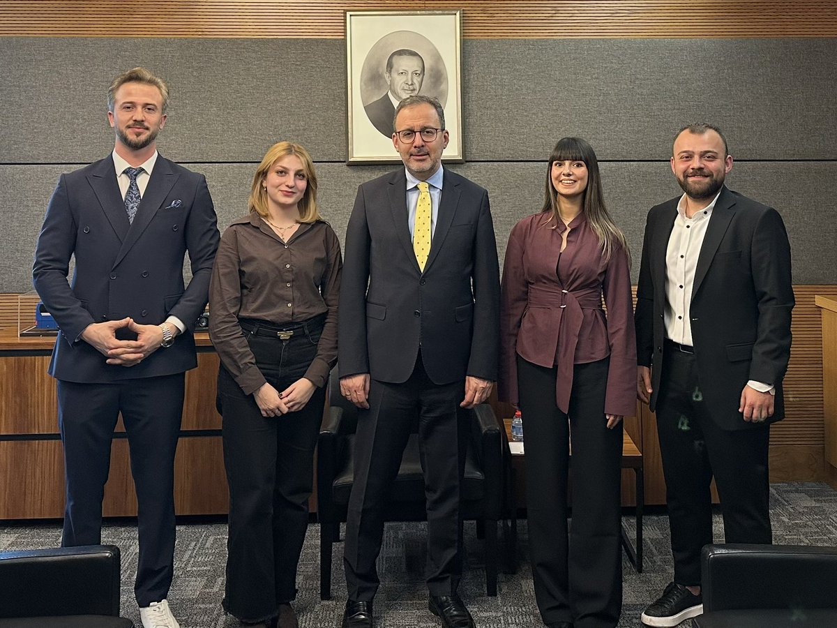 barlassozer's tweet photo. Ankara’dan Spor Meclisi’ne Tam Destek

Spor Meclisi projemiz, @kasapoglu tarafından fark edilip Ankara’da sunum için davet edildi. Başta İstanbul olmak üzere ülkemizde yaygınlaştırmak ve gençlerle daha katılımcı bir spor geleceği inşa etmek için var gücümüzle çalışacağız…🇹🇷 https://t.co/mrTEYDJsjX