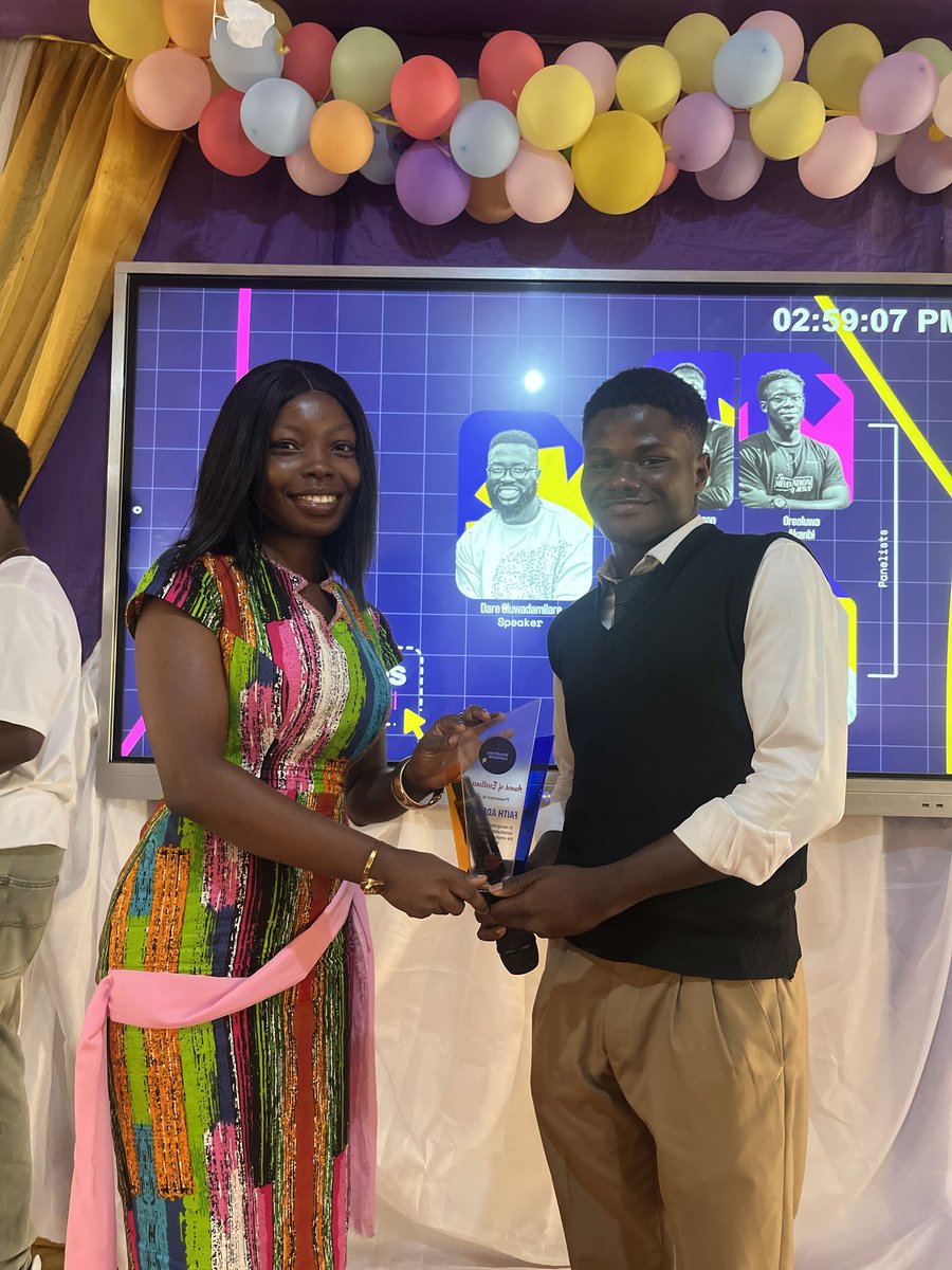 emjaydakreator's tweet photo. I connected with really great people.
And we made sure to appreciate that amazing creatives that have come out of our school - Abiola Ajimobi Technical University. https://t.co/EA0v6pfoPB