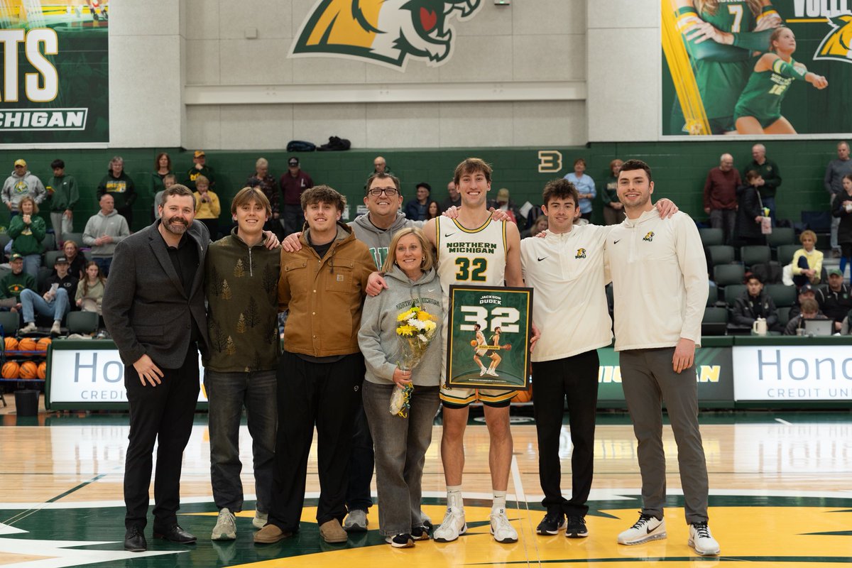 NMUMensBBALL's tweet photo. Thankful for you 4! https://t.co/TawCaE2n4s