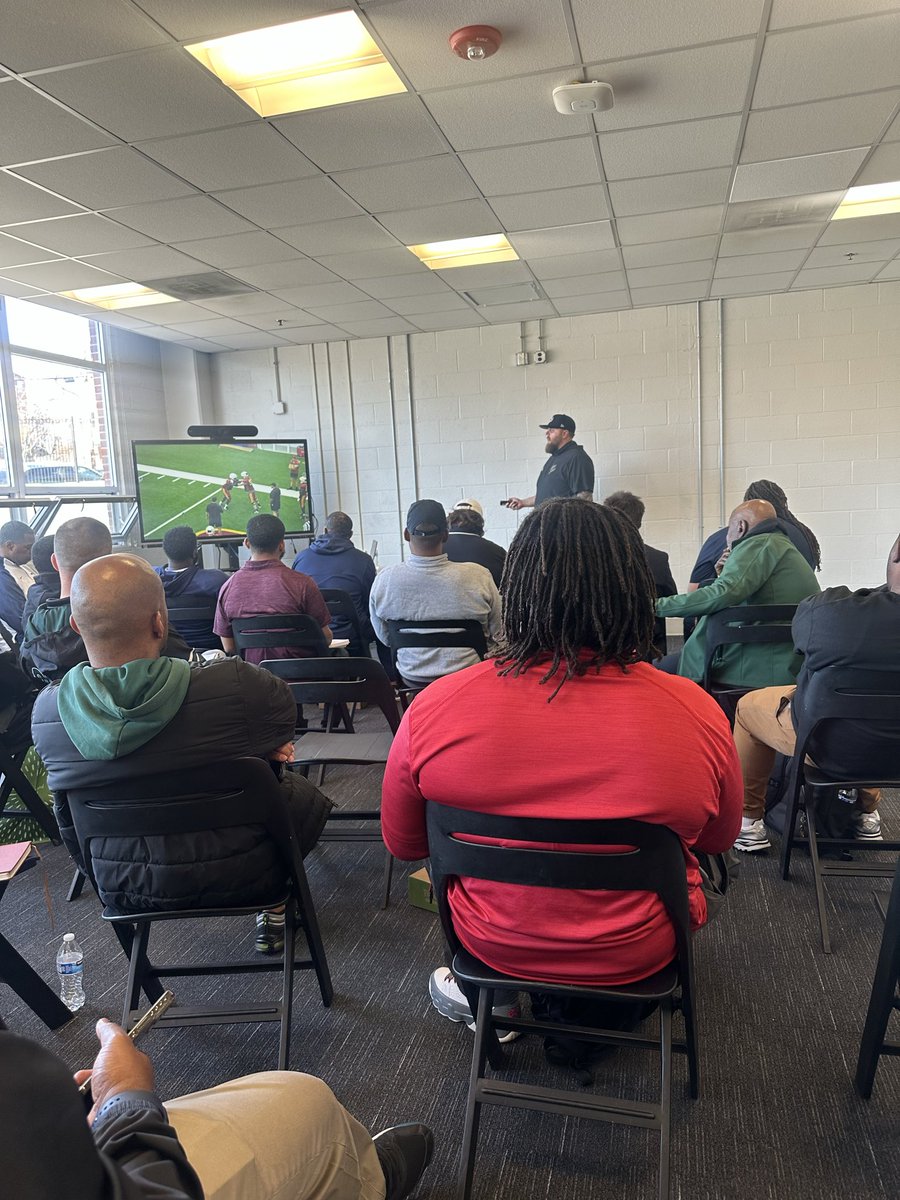 𝘾𝘼𝙏𝙃𝙊𝙇𝙄𝘾 𝙐 𝙁𝙊𝙊𝙏𝘽𝘼𝙇𝙇 tweet media