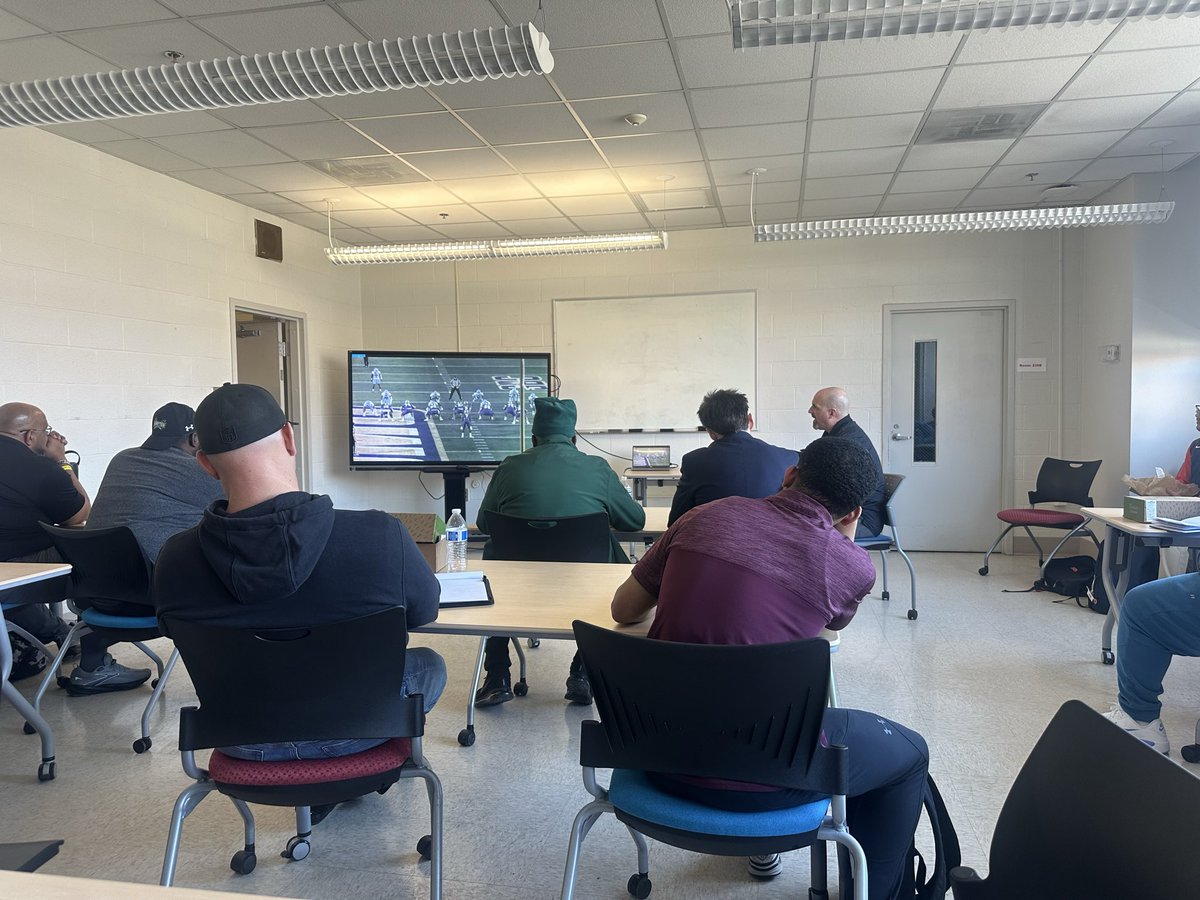 𝘾𝘼𝙏𝙃𝙊𝙇𝙄𝘾 𝙐 𝙁𝙊𝙊𝙏𝘽𝘼𝙇𝙇 tweet media