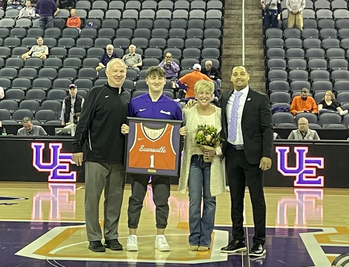 kylesokeland's tweet photo. Alex Hemenway and Trent Hundley were the only players for Evansville to go through Senior Day. Also included is head manager and North grad Matthew Bunnell. https://t.co/6eaR6j1hyL