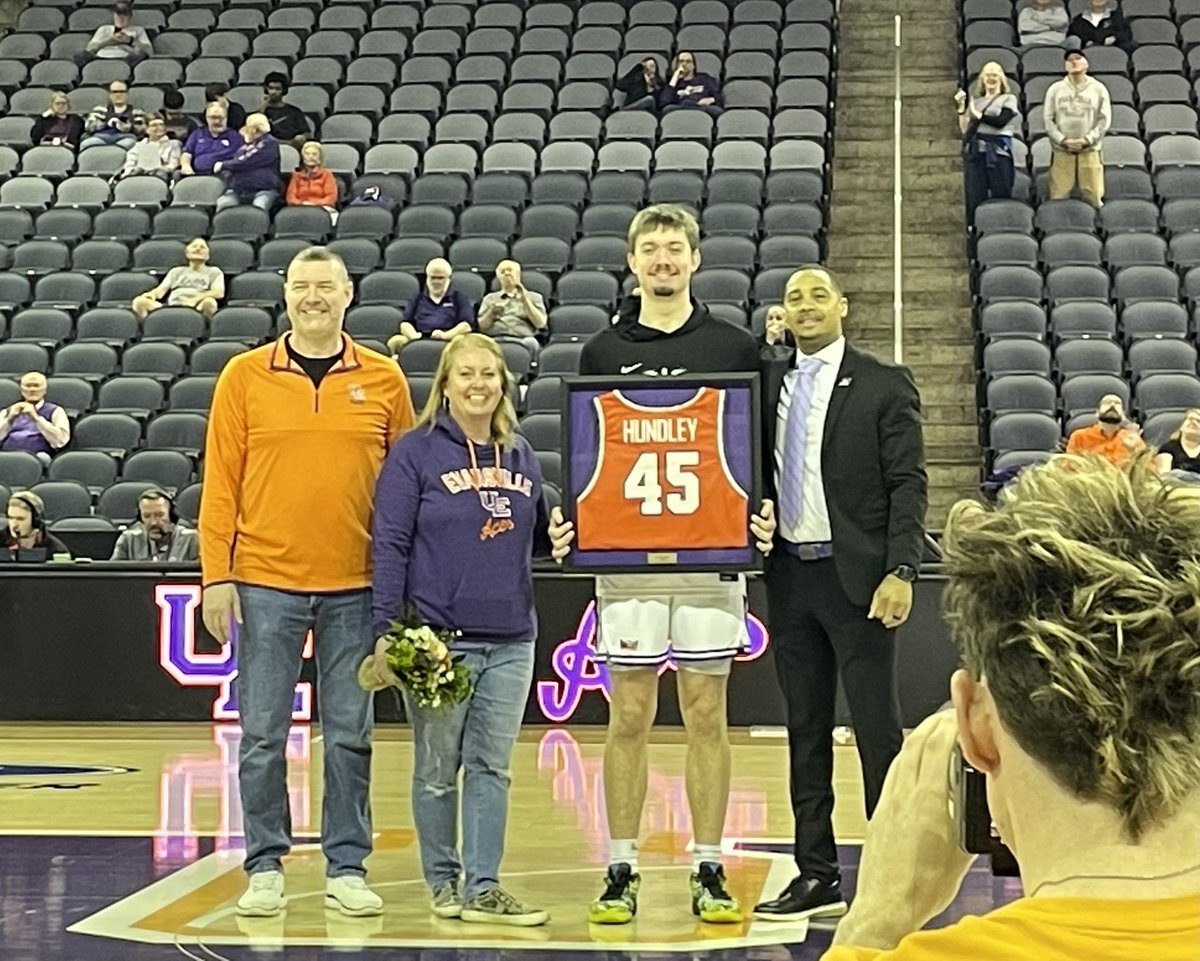 kylesokeland's tweet photo. Alex Hemenway and Trent Hundley were the only players for Evansville to go through Senior Day. Also included is head manager and North grad Matthew Bunnell. https://t.co/6eaR6j1hyL