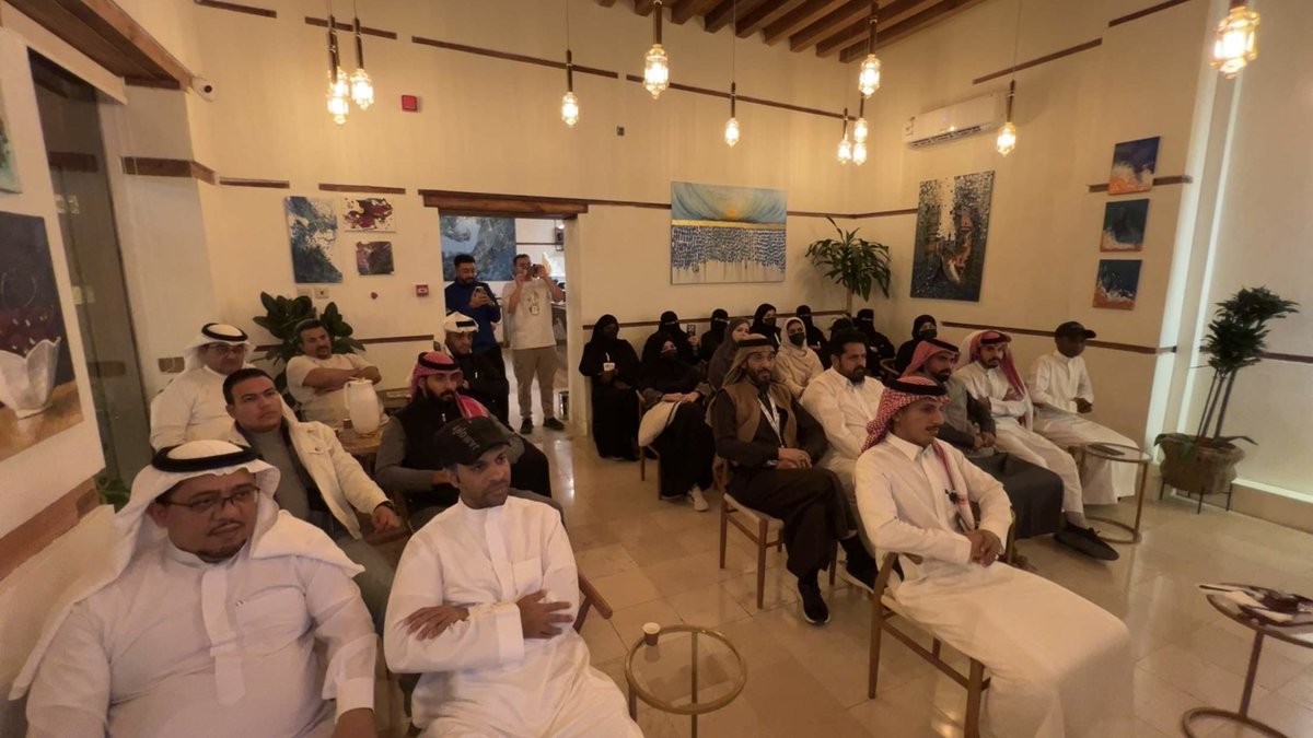 العدسة الذهبية tweet media