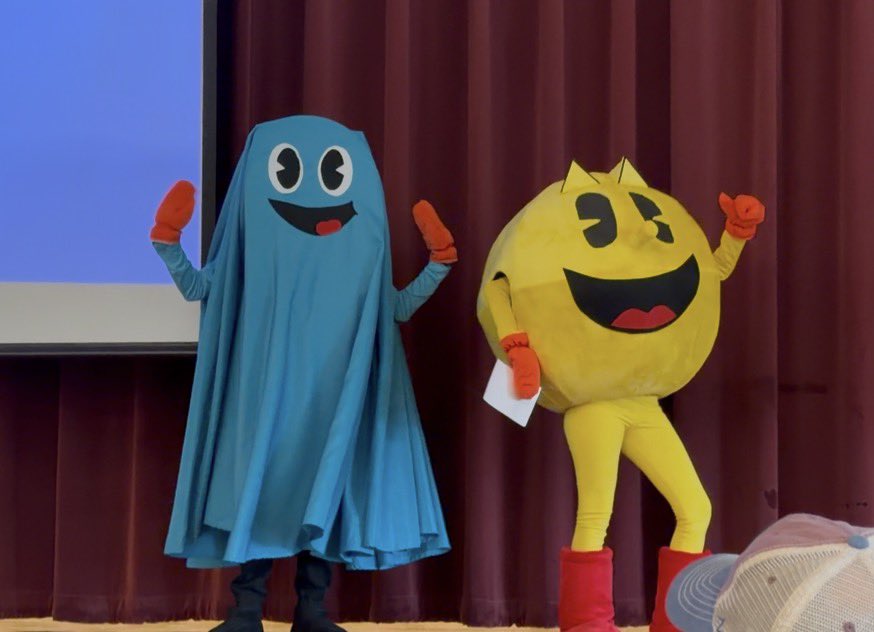 ModifiedPacMan's tweet photo. So I lost the cosplay contest to a BAKUGO cosplayer who won 3 times for each category, as well as these furries. The announcer talked to my grandma and she wanted us to win :( don’t call me a pussy, but I cried. Wym the same person won 3 times!? My friend was inky too :( #pacman https://t.co/JIK9sEk1xg
