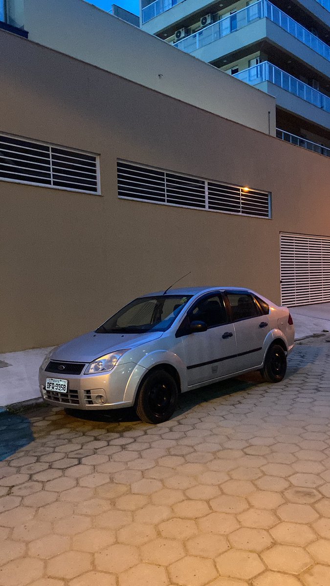 _AlissonDouglas's tweet photo. Do lancer pro fiesta 1.0 2008 basiquinho, vendo assim um downgrade grande, mas durou 2 meses https://t.co/B9pTAhmO8N