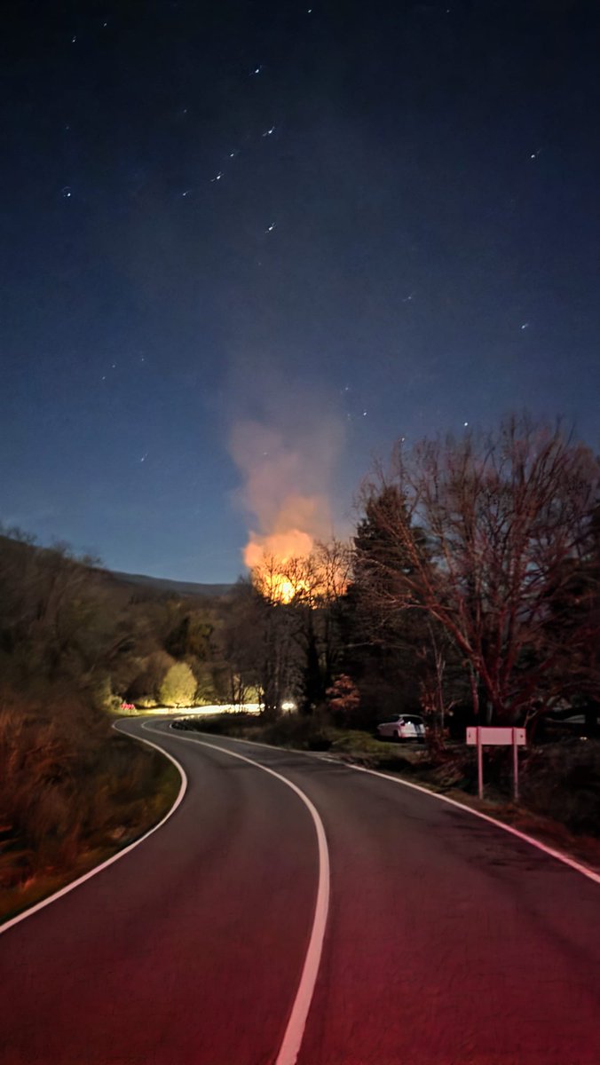 InfuesAvila's tweet photo. 21:20 Incendio forestal en Garganta la Olla, ya está avisado al 112, y trabajando en el lugar, en la proximidad de la provincia, pendiente si solicitan medios para colaborar. https://t.co/FuFXHg4v6l