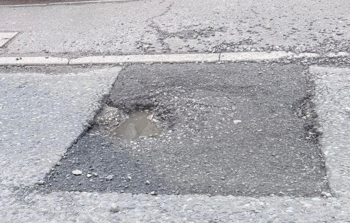 Mr Pothole tweet media