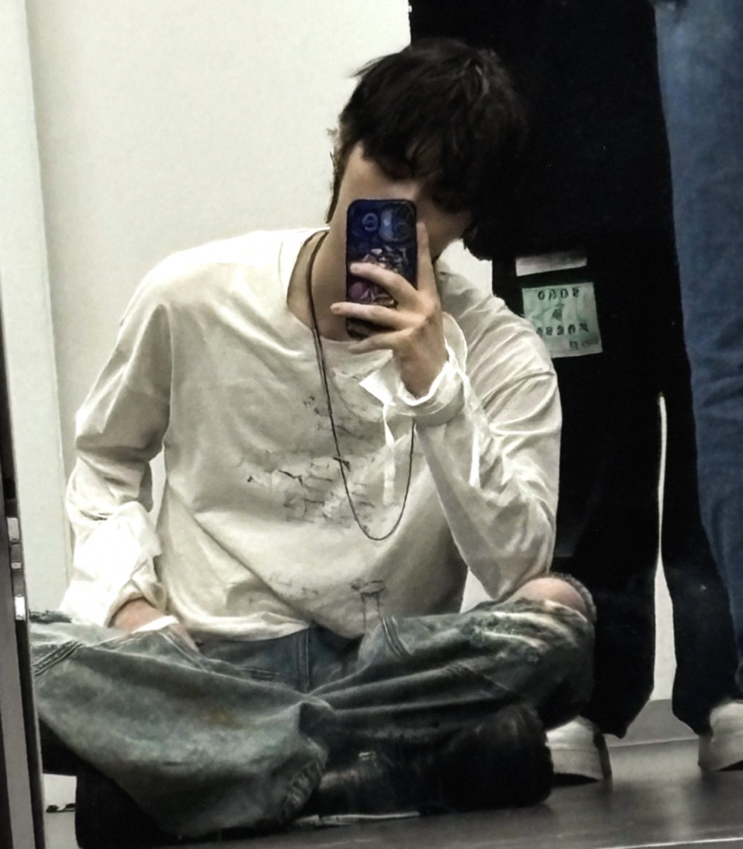 ݁ tweet media