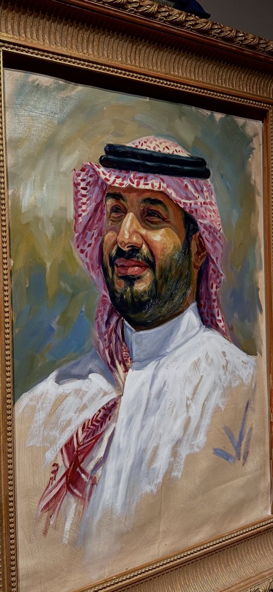 N_aldabel's tweet photo. لوحة زيتية لسمو ولي العهد الأمير #محمد_بن_سلمان آل سعود 🇸🇦🎨

عمل فني يجسّد ملامح القيادة والطموح برؤية معاصرة، ويركز على الظل والنور لإبراز قوة الشخصية وعمق الحضور ،، الله يحفطه🤍 https://t.co/oGsoSTTqpv