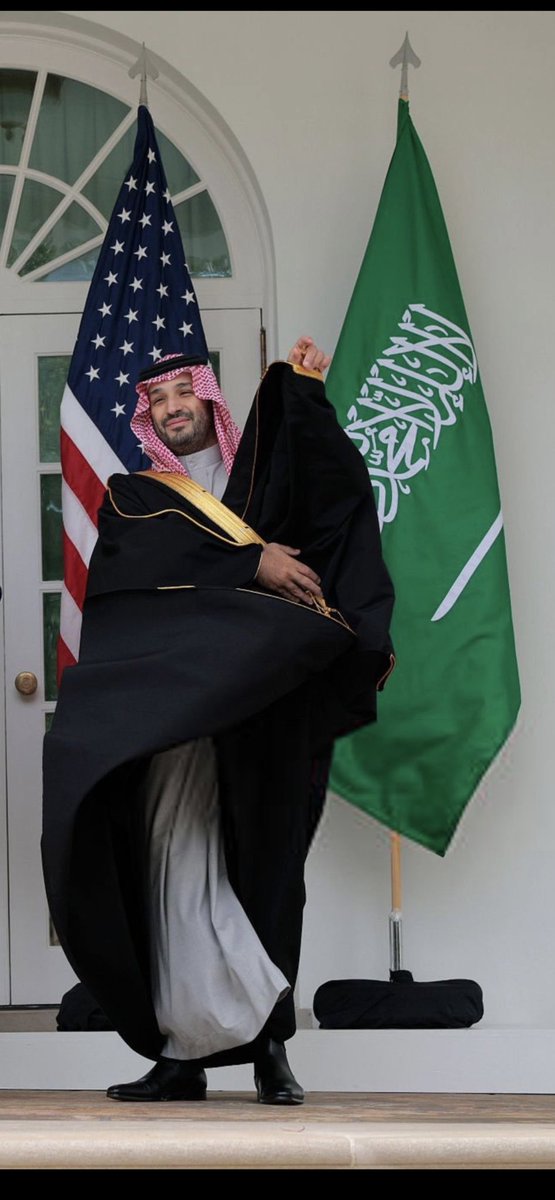 nq_e5's tweet photo. شيـخٍ طرف بشته يذرّي حكومات
بـ اطراف بشته .. ثبّت الشرق كله . . 
#محمد_بن_سلمان https://t.co/ZgCbU3Abu0