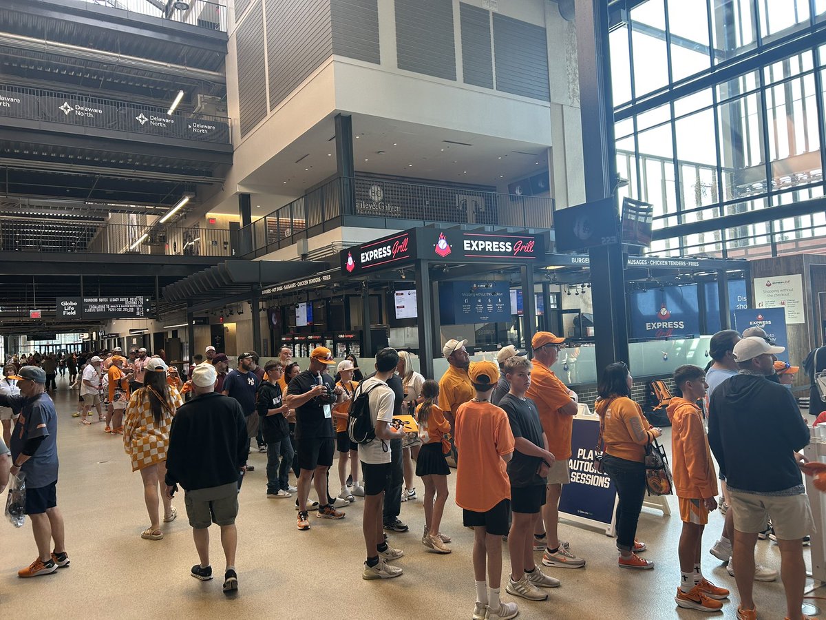 MD801's tweet photo. The line to meet @Vol_Baseball at Globe Life https://t.co/M9lH46Ke81