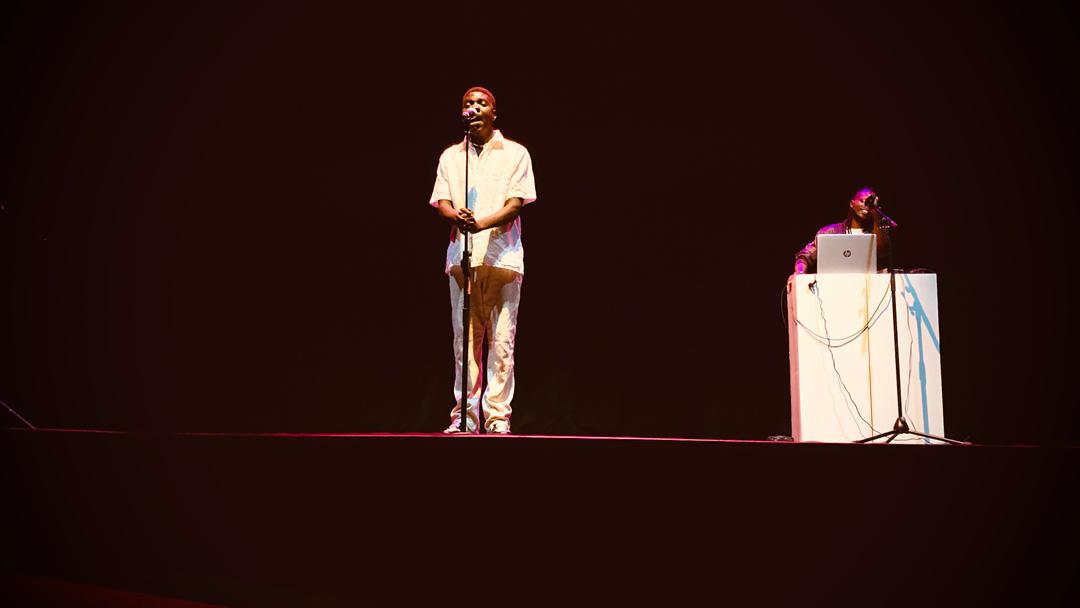 FICRA. 🎭
Je suis monté sur scène avec mon spectacle, j’ai tout donné.
Des regards, des silences, des frissons.
Merci pour l’énergie.
On continue. 🔥
#FICRA #Slam #SurScène