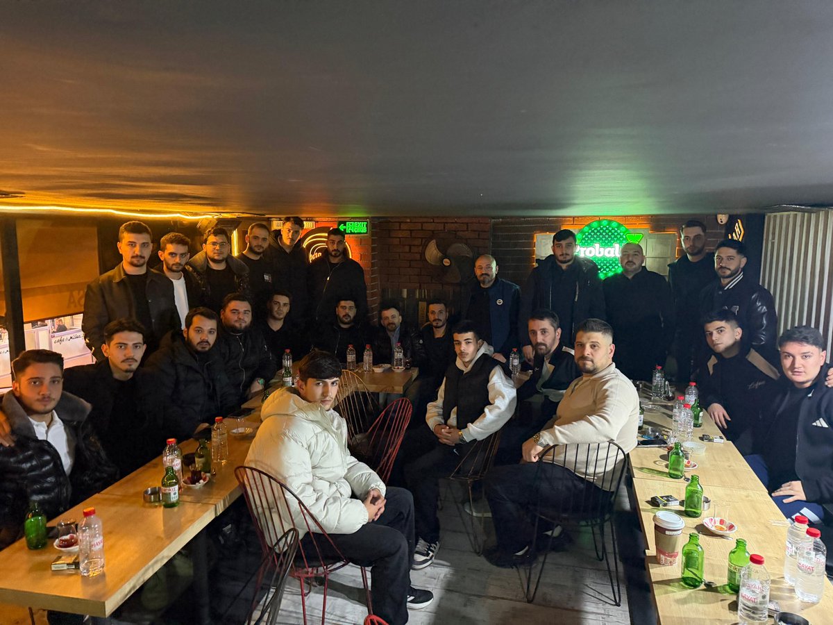 AvcilarGFB's tweet photo. Fenerbahçe Tribün Lideri Reisimiz Cem Gölbaşı Abimizle İftardan Sonra Semtimizde Bir Araya Geldik .

Birliğimiz Daim Olsun https://t.co/wmF3y3qLCa