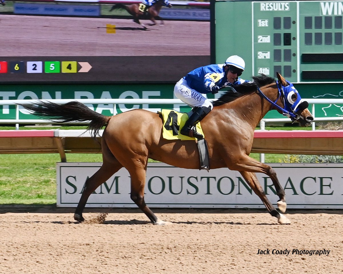 TheAJClub's tweet photo. Congratulations to jockey Luis Huaman on his first-ever victory in a horse race in America that came aboard the #racebredarabian Masqueradesobia at @SHRP. Luis struck quite the pose for Jack Coady Photography after pulling away for a 4 1/2-length win. https://t.co/CnFvkSzH3T