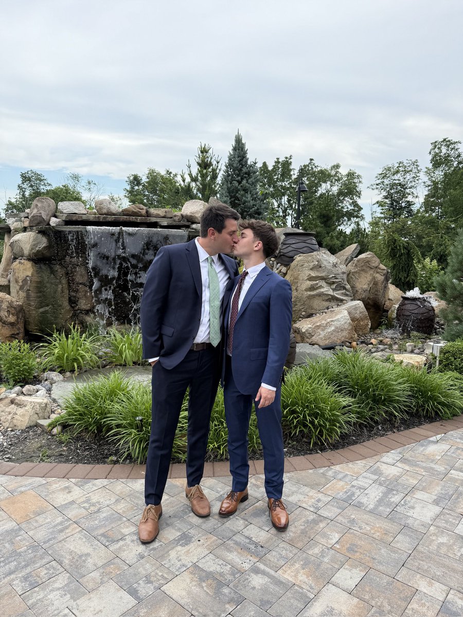 Artiomboy tweet media