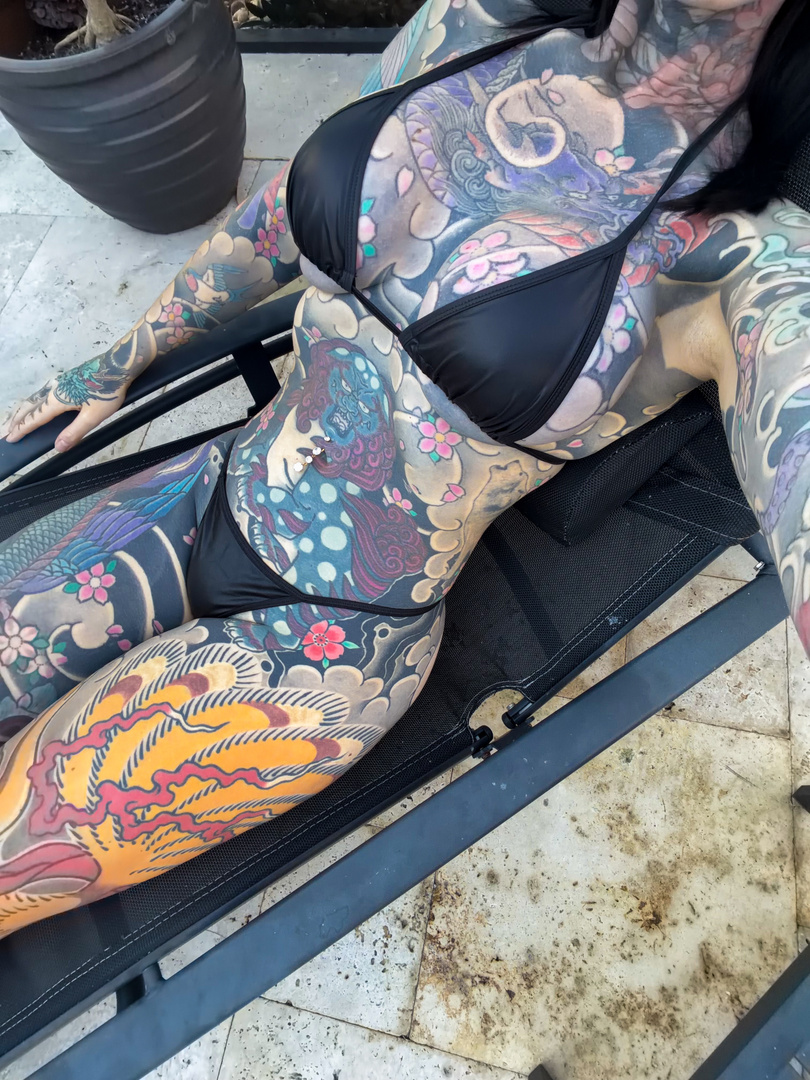irezumibeth's tweet photo. some things are better up close 🖤

#selfie #explore #altbaddie #tattedgirls https://t.co/qwCT4X125e