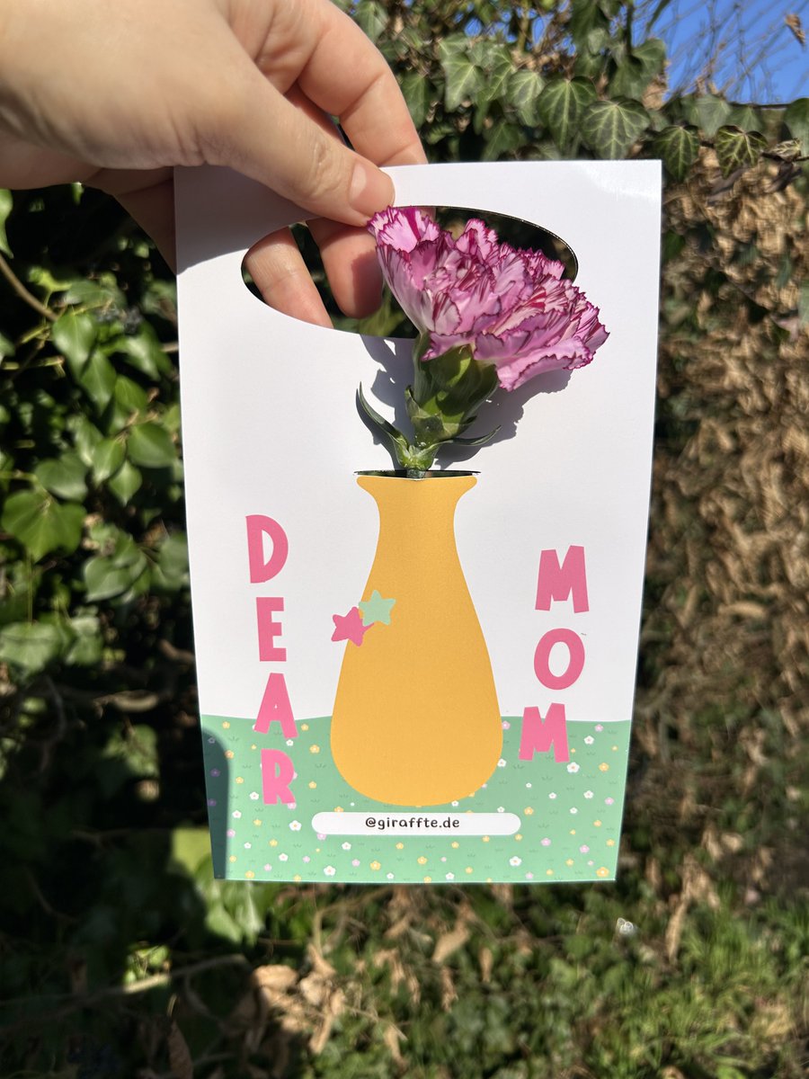 giraffteee's tweet photo. tiny surprise with a big heart for #MothersDay 💐✨

I designed this sweet and charming flower packaging to make your gift even more special 💛
Perfect for Mother’s Day — or simply to say “I love you, Mom.” 🌷

https://t.co/U849dfTBi1

 #DasDeutscheFinale #BVBFCB https://t.co/eYf1bEUfFx