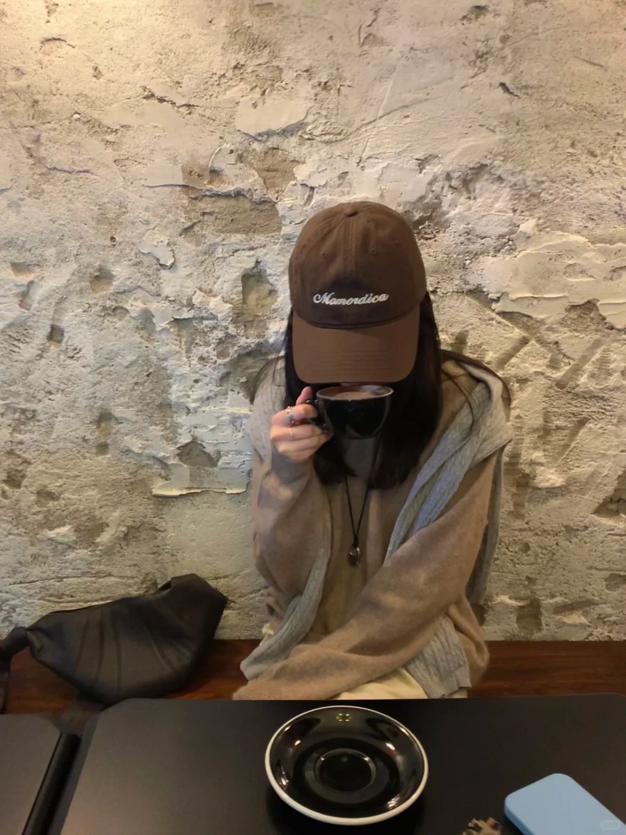 ☕🥰 Coffee in hand, heart full of smiles 💛✨ Saturday afternoons like this are made for happy moments 📸💖 Can we do this every weekend? 😉